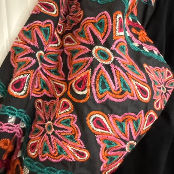 THML Boho Embroidered Puff Sleeve Top Size XS NWT - Picture 7 of 7